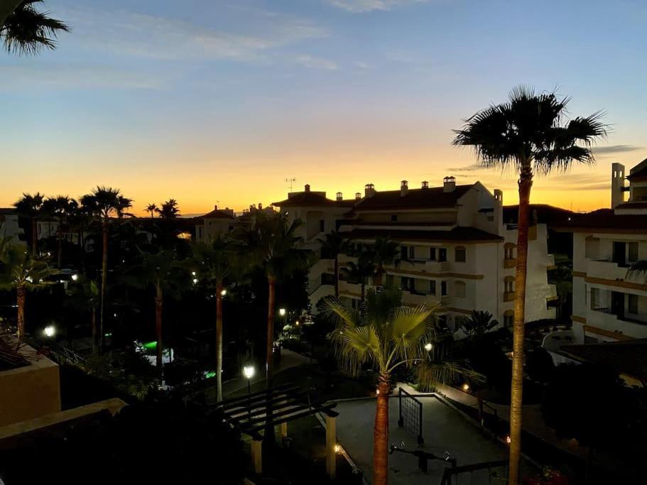 Wonderful On Golf Site Near Marbella Апартаменты *